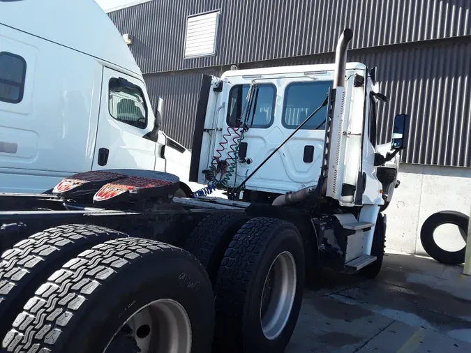 2017 FREIGHTLINER/MERCEDES CASCADIA 113