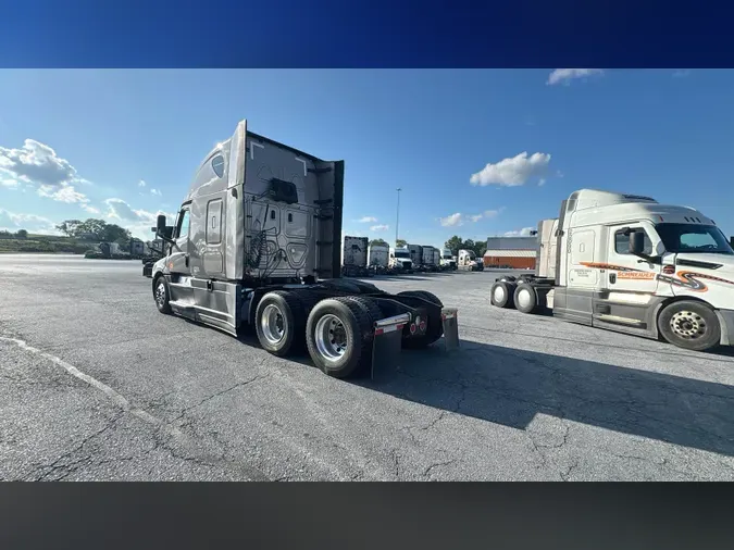 2023 Freightliner Cascadia 126
