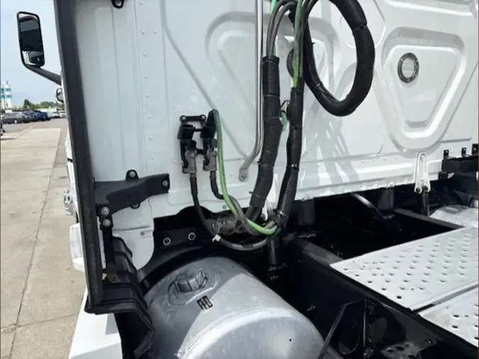 2023 Freightliner Cascadia 126