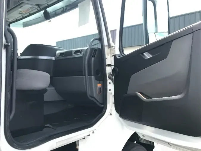 2019 Volvo VNR42300