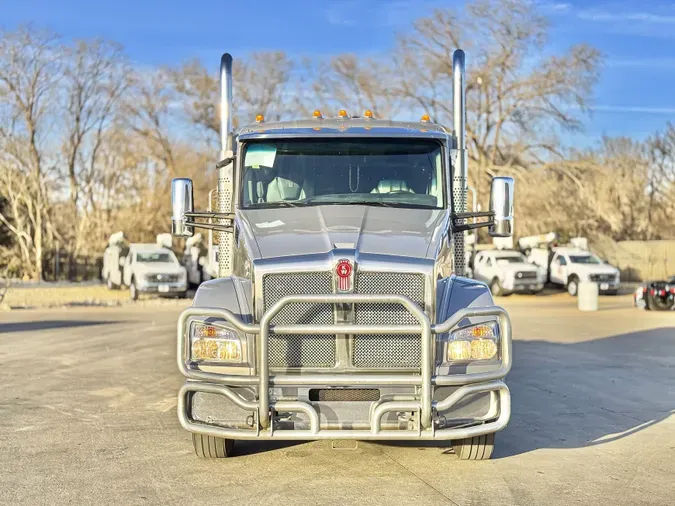 2021 KENWORTH T880