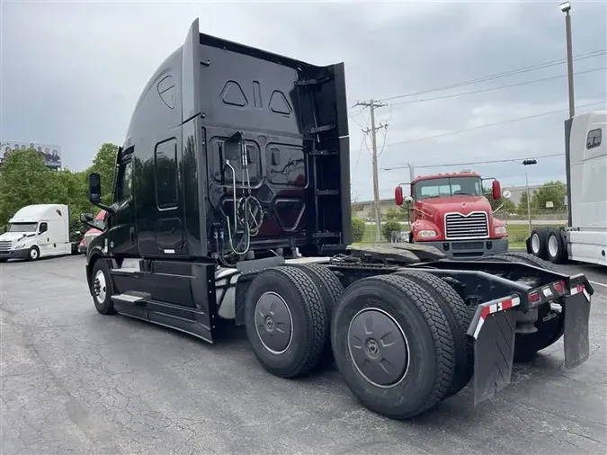 2022 FREIGHTLINER CA126