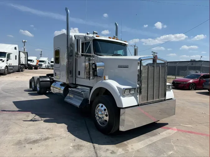 2023 Kenworth W900