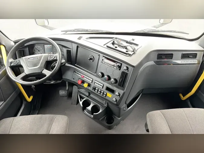 2025 Freightliner Cascadia 126