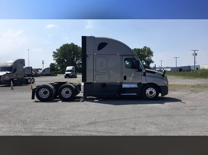 2021 Freightliner Cascadia 126