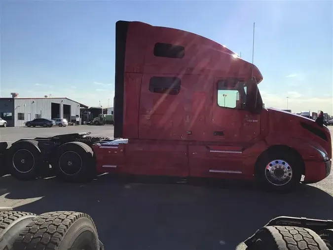 2021 VOLVO VNL760