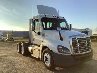 2016 Freightliner X12564ST