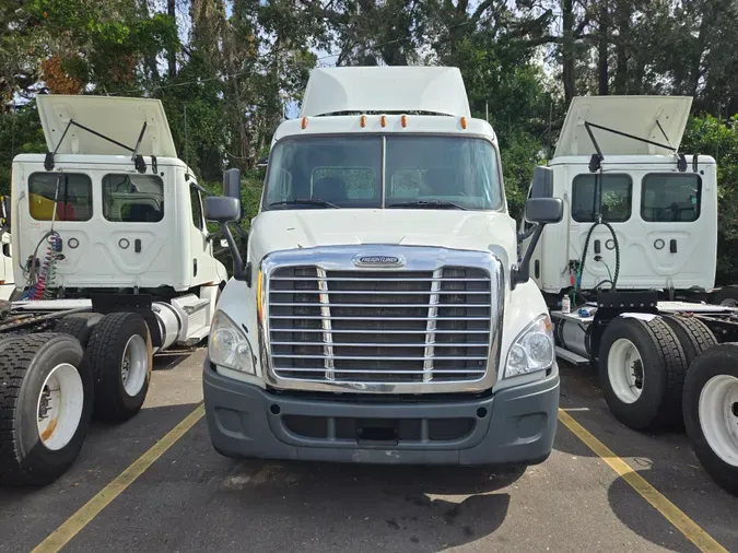 2015 FREIGHTLINER/MERCEDES CASCADIA 113