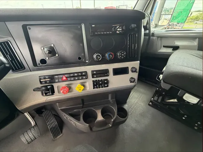 2020 Freightliner Cascadia 126