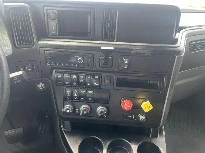 2023 International LT625