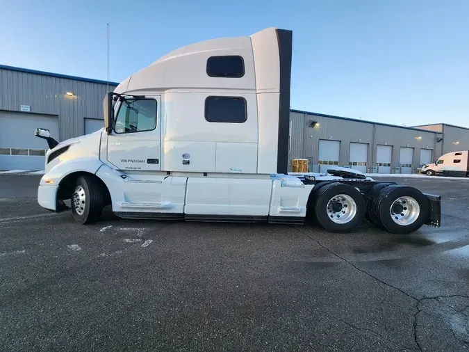 2023 VOLVO VNL64T860