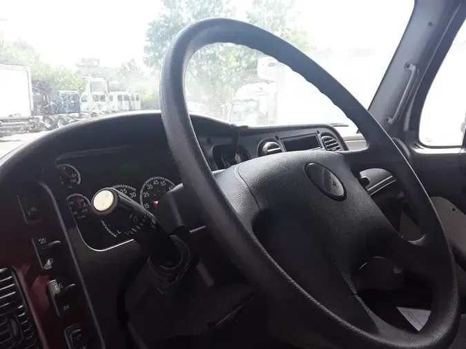 2016 FREIGHTLINER M2 106