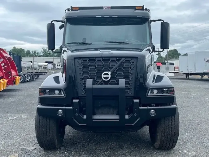 2025 VOLVO VHD84F300