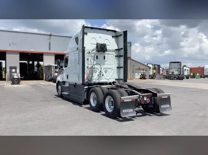 2022 Freightliner Cascadia 126
