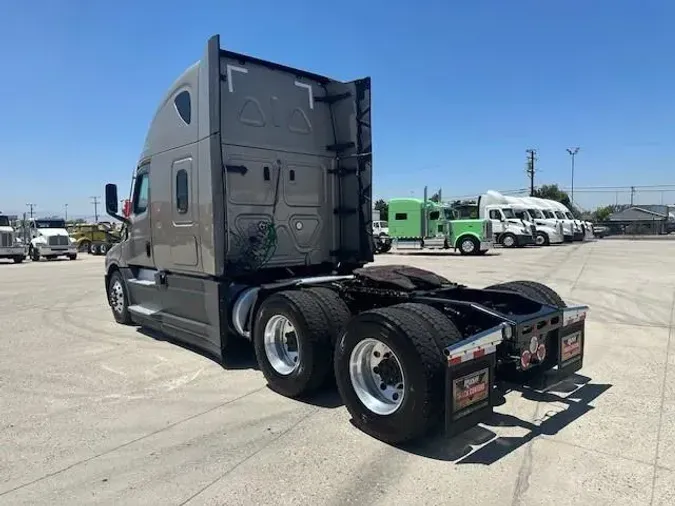 2022 Freightliner Cascadia