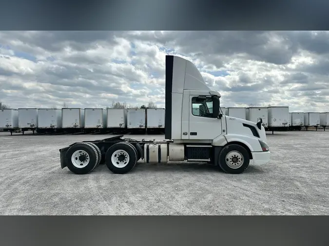 2015 Volvo VNL300