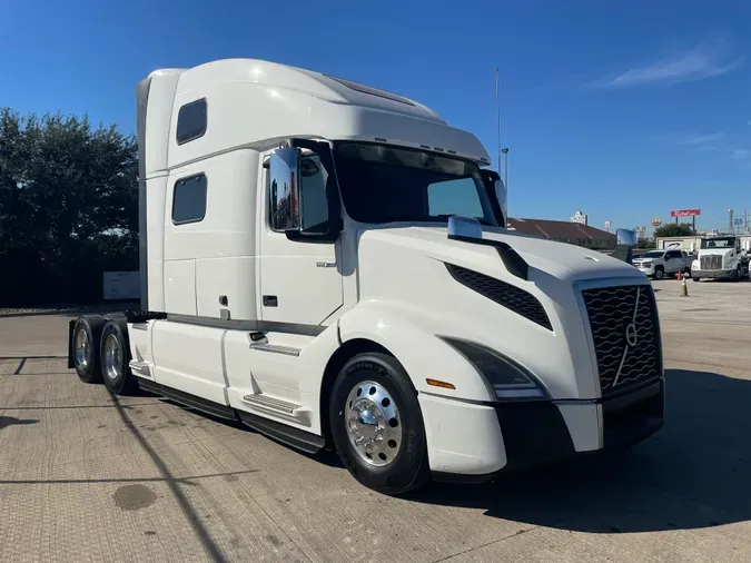 2023 VOLVO VNL64T860