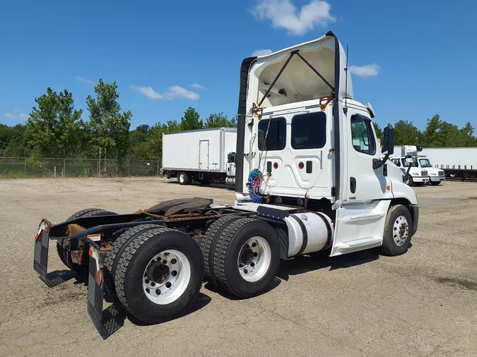 2017 FREIGHTLINER/MERCEDES CASCADIA 125