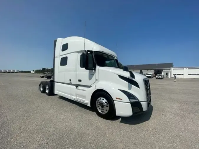 2022 VOLVO VNL64T860