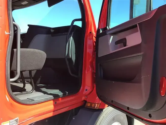 2020 FREIGHTLINER CA116