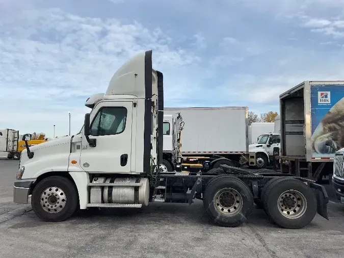 2017 Freightliner X12564ST