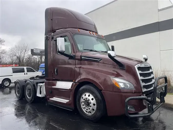2019 FREIGHTLINER CA126
