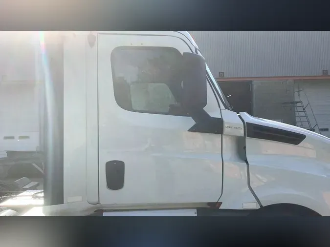 2020 Freightliner Cascadia 126