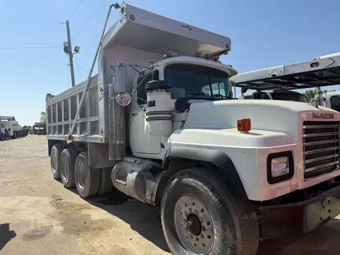 1997 MACK RD688S