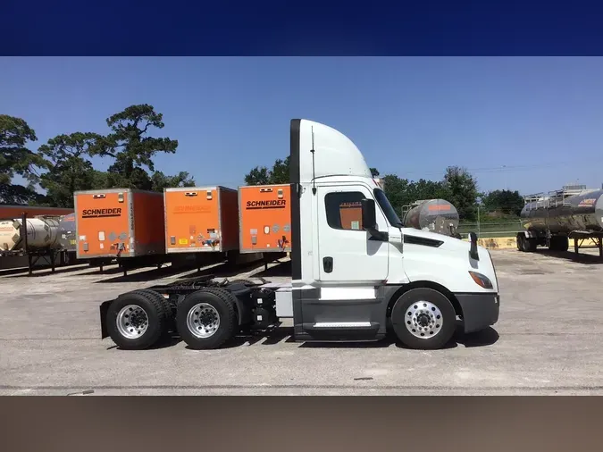 2020 Freightliner Cascadia 126