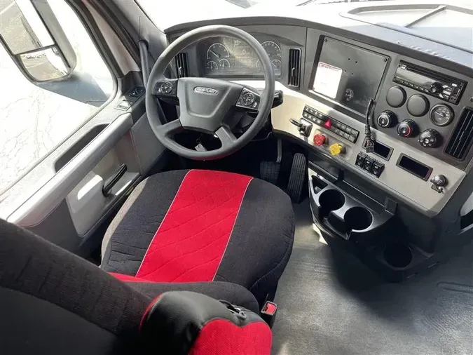 2019 FREIGHTLINER CASCADEVO1