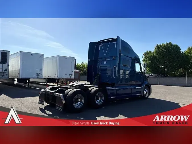 2023 VOLVO VNL760