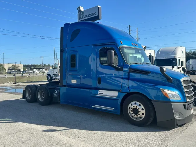 2019 Freightliner Cascadia 126