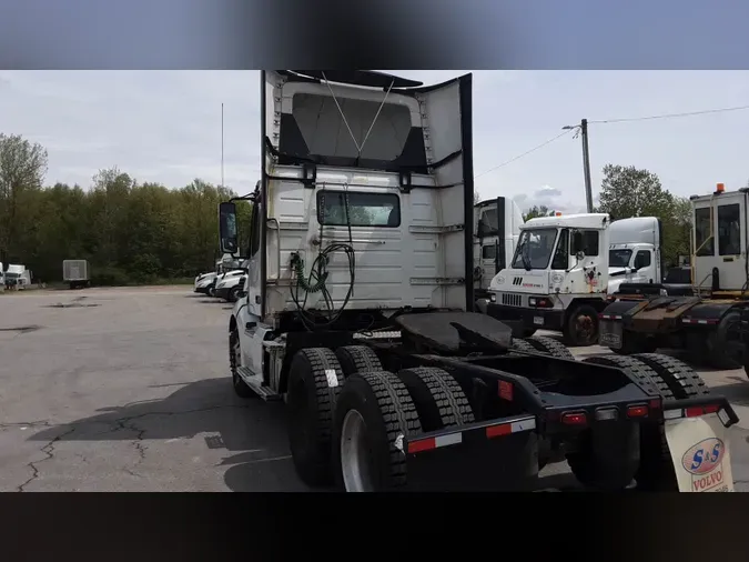 2019 Volvo VNL300fe18c2fcc0e471e21c07a932763a4205