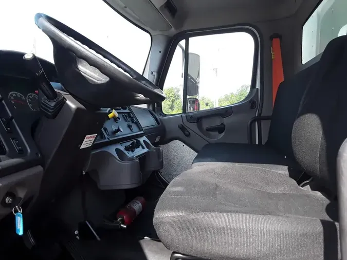 2016 FREIGHTLINER M2 106