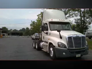 2016 FREIGHTLINER X12564ST