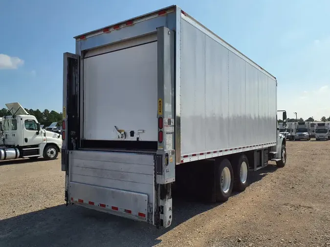 2018 FREIGHTLINER M2 106