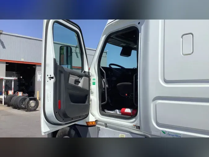 2021 Freightliner Cascadia 126