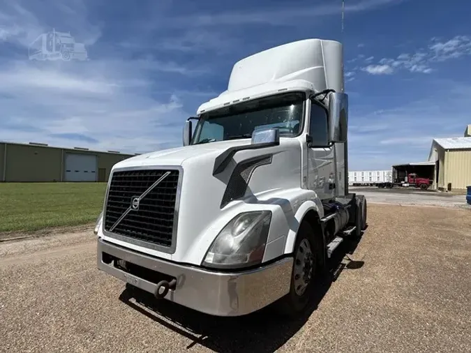 2017 VOLVO VNL64T300