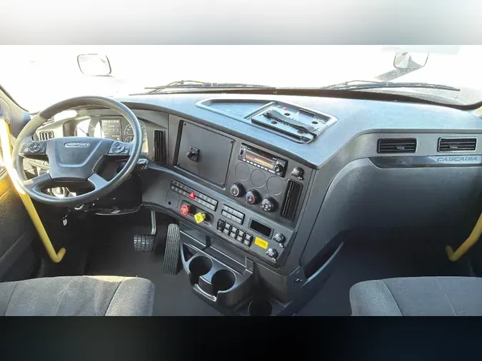 2025 Freightliner Cascadia 126
