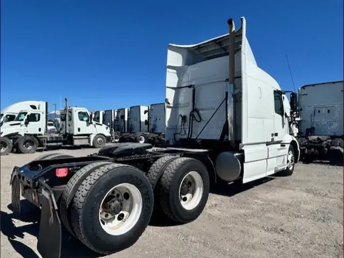 2019 VOLVO VNR64T-640