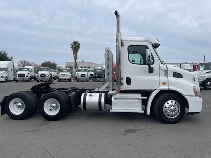 2016 FREIGHTLINER CASCADIA 113