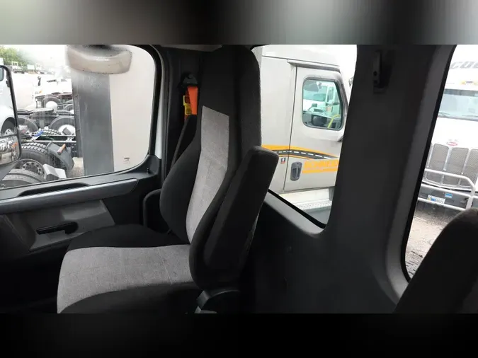 2020 Freightliner Cascadia 126