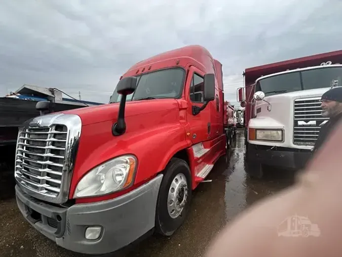 2015 FREIGHTLINER CASCADIA 125fe31dfeb37eecb51e38d0281b85f1ae3