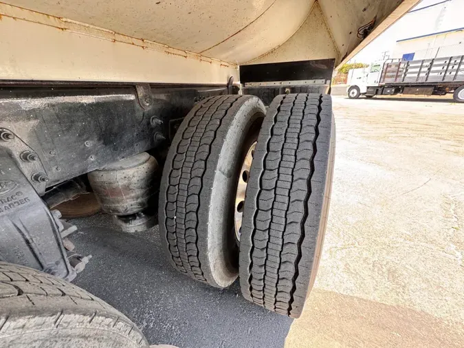 2021 Peterbilt 348