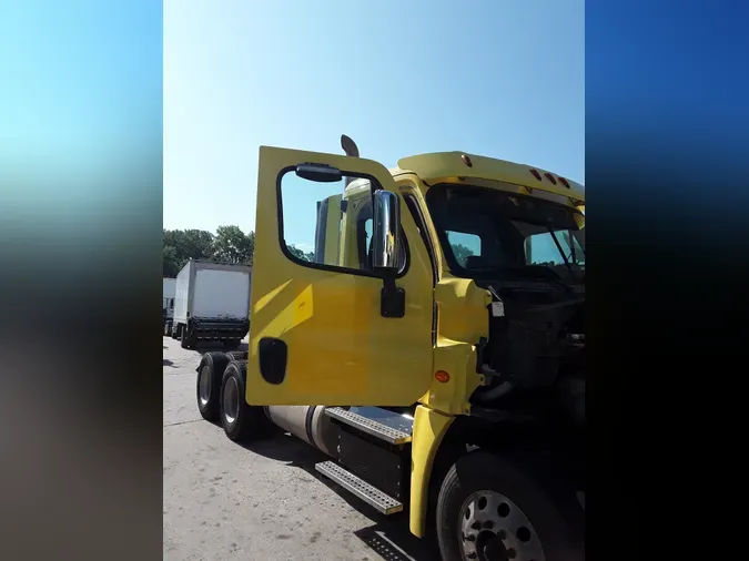 2017 FREIGHTLINER/MERCEDES CASCADIA 125