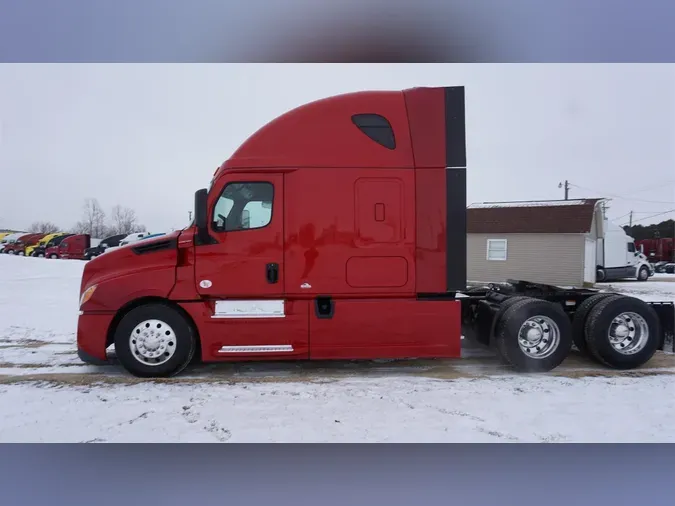2019 FREIGHTLINER Cascadia 126