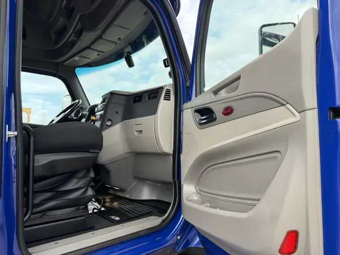 2022 Peterbilt 579fe3cb37aea392fec2bdd16f5d915a498