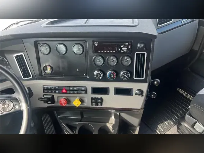 2019 FREIGHTLINER CA126