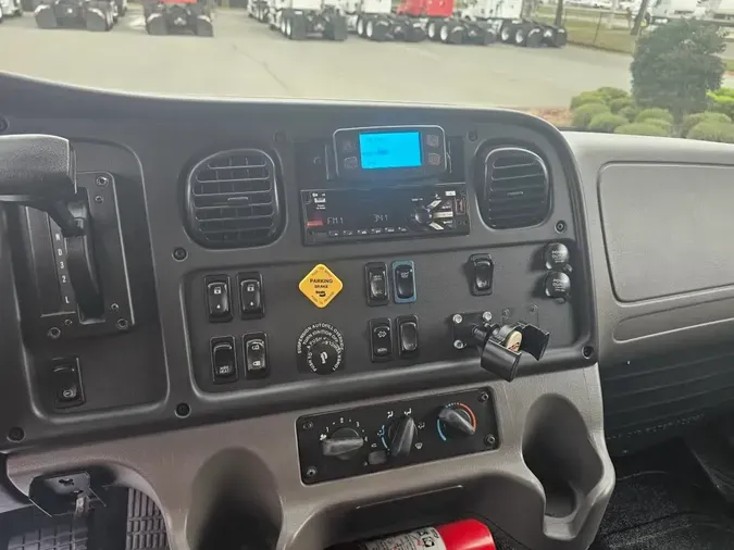 2018 FREIGHTLINER/MERCEDES M2 106