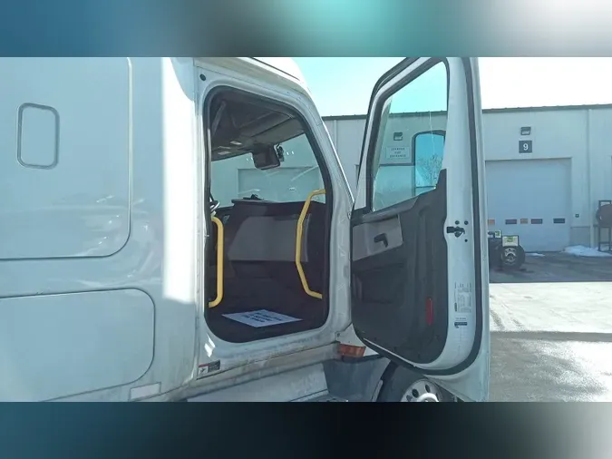 2022 Freightliner Cascadia 126